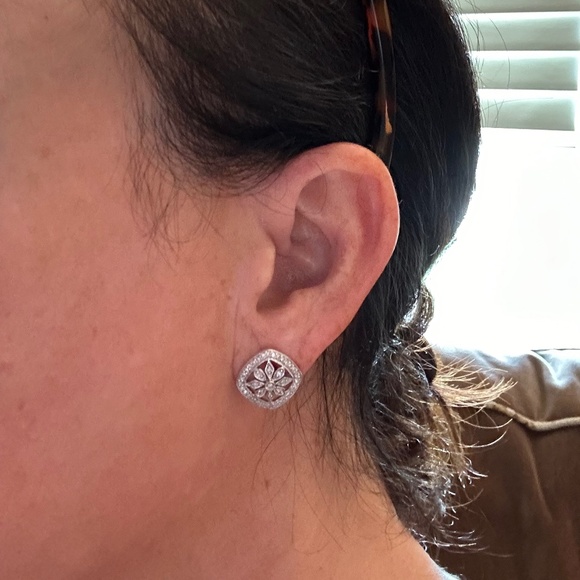 Diamond Floral Style earrings with matching pendant necklace - Picture 6 of 8